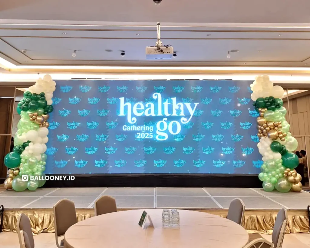 dekorasi backdrop dengan balon