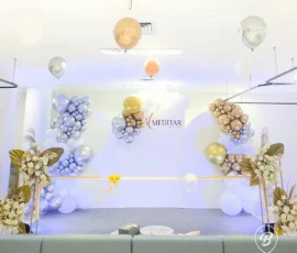 backdrop balon untuk acara grand opening toko